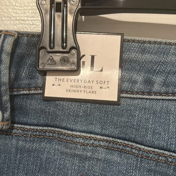 NWT White House Black Market Skinny Flare High Rise Everyday Soft Denim Jean 14L - Picture 6 of 15
